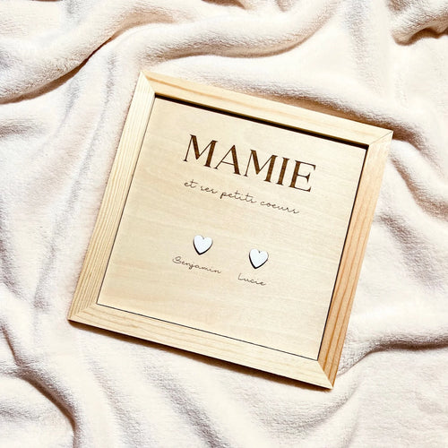 Cadre Mamie personnalisé en bois avec cœurs et prénoms