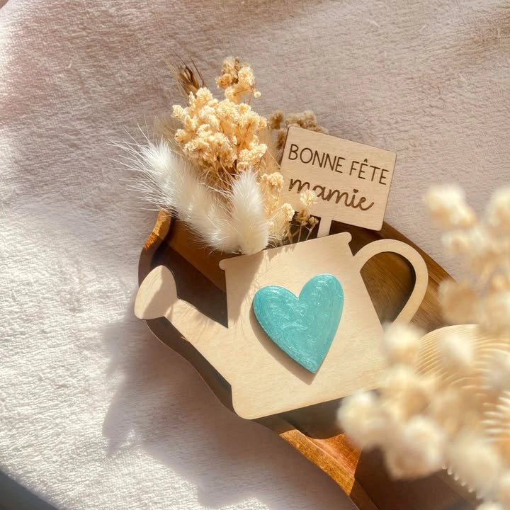 Magnet Bonne Fête Mamie en bois avec arrosoir et fleurs séchées