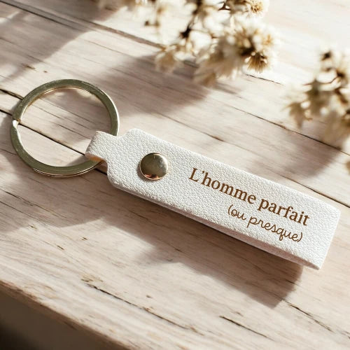 Porte-clés personnalisé en simili cuir – Prénom ou message gravé