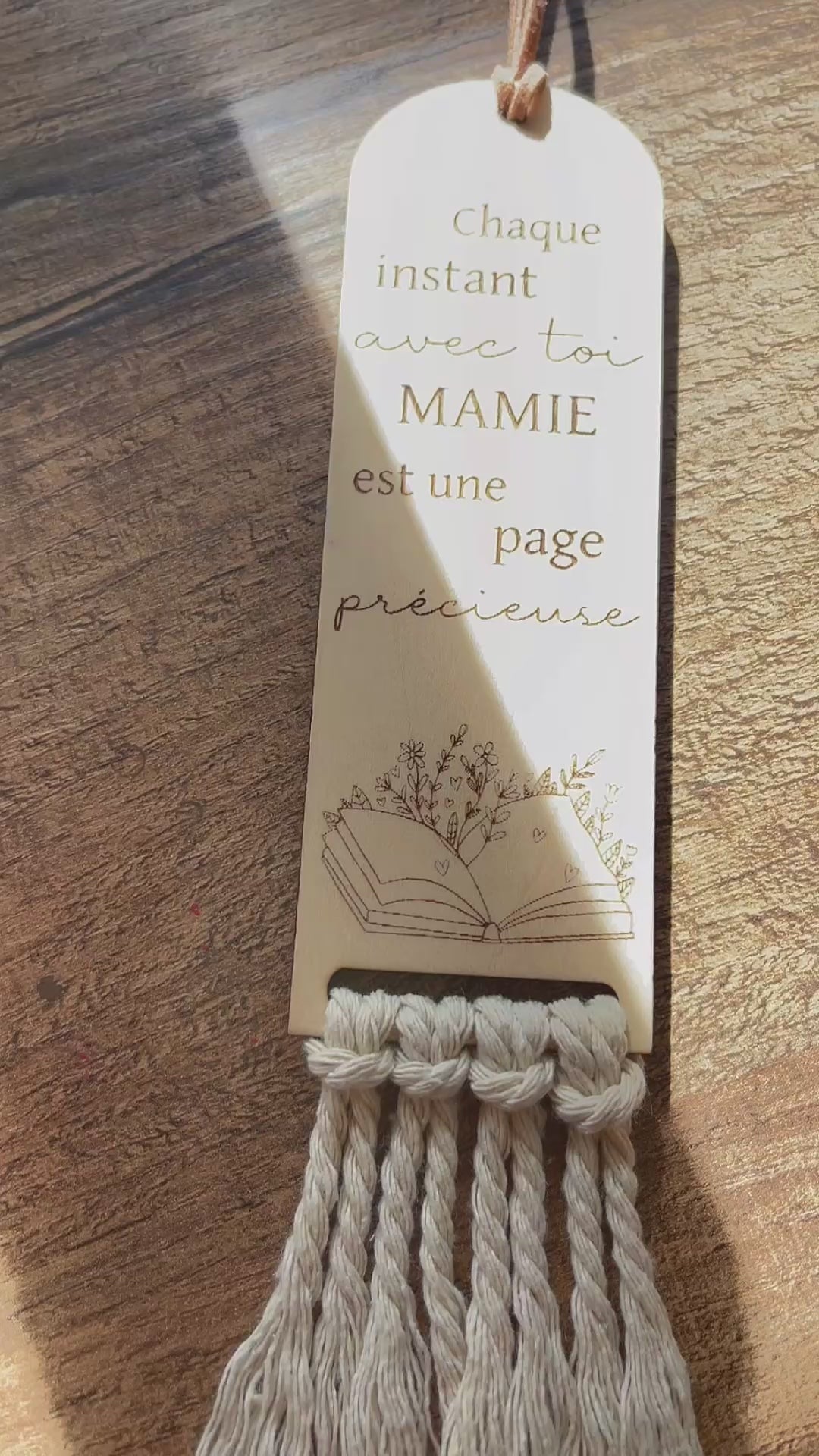 Marque-page bohème personnalisé en bois & macramé
