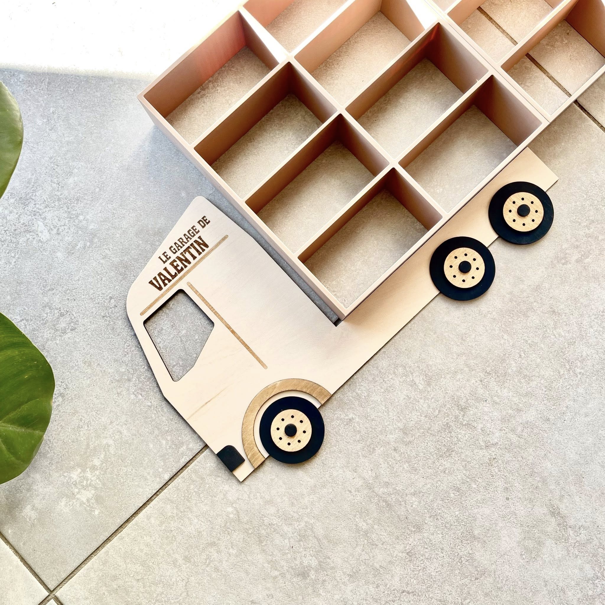 Étagère camion personnalisable pour rangement de petites voitures enfant